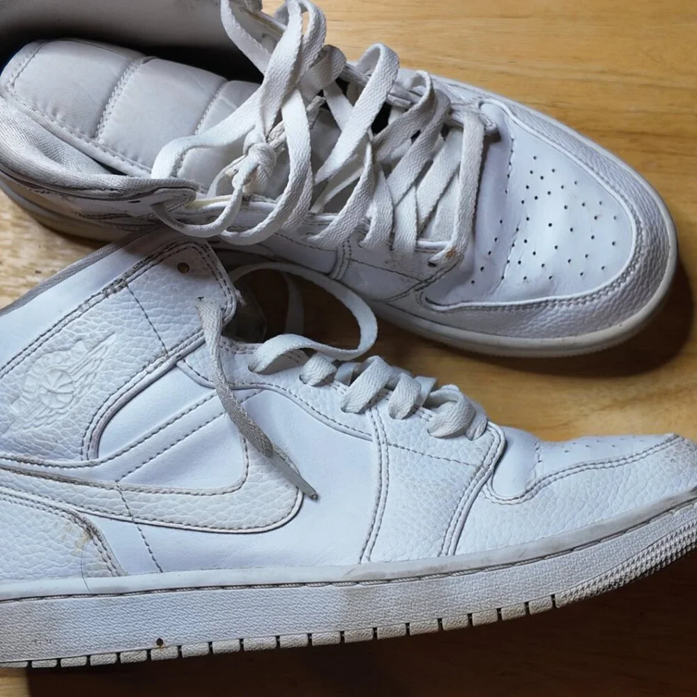 Air Jordan 1 Mid Triple White